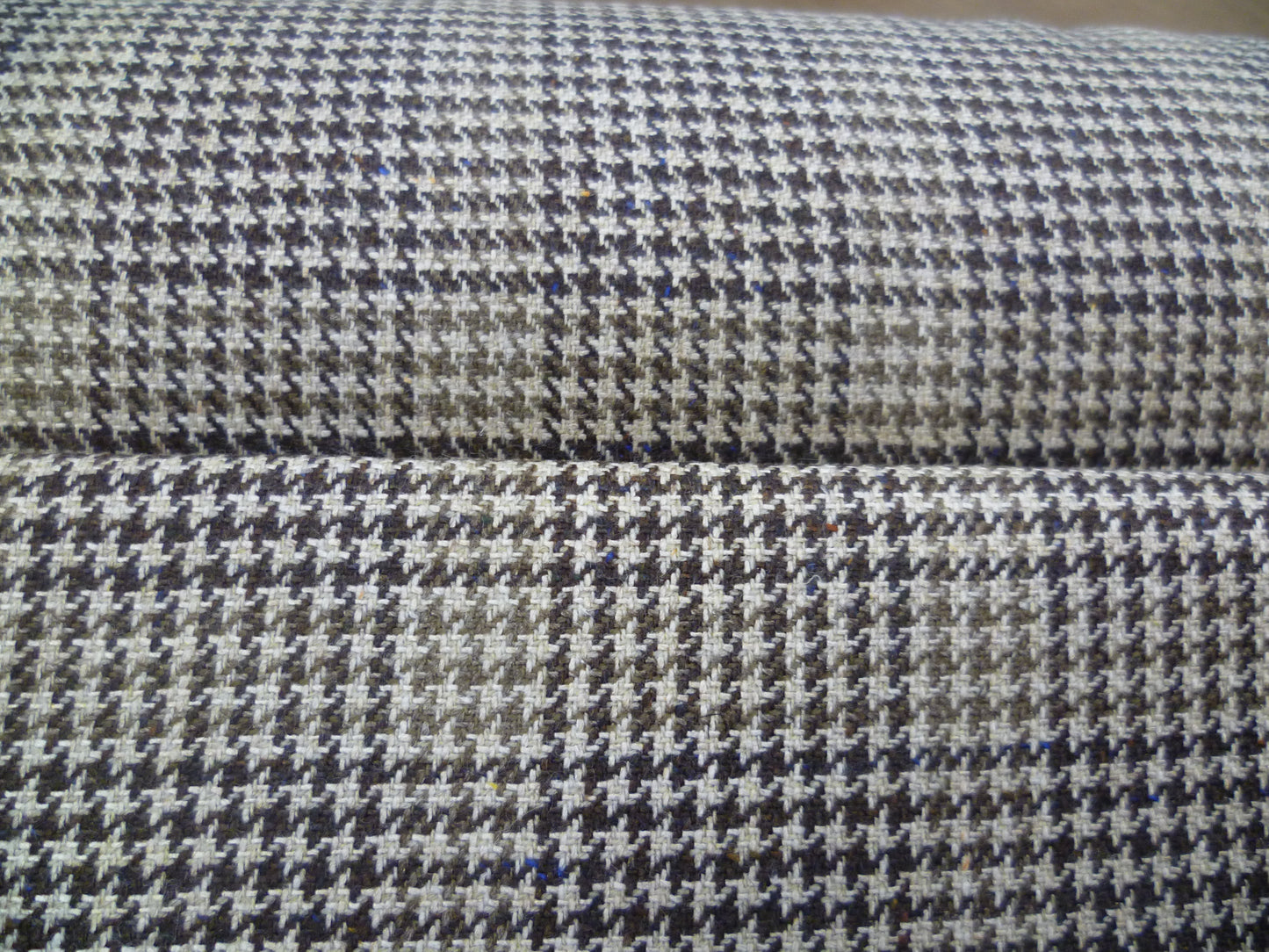 Silk / Wool worsted. ( NEW )